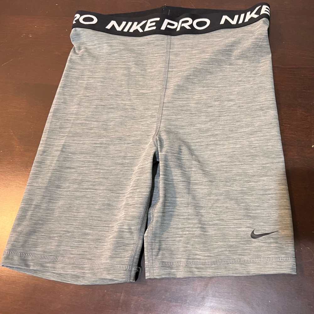 Nike Pro biker shorts. Size medium. Never worn.